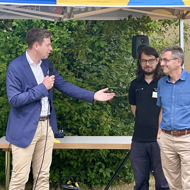 Dr. Oliver Bär, Sternwartenleiter Dr. Andreas Schmidt und Alexander Greßmann von der VHS.